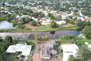 3016 Tanglewood Dr, Sarasota, FL 34239 - Photo 15