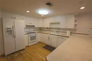 3016 Tanglewood Dr, Sarasota, FL 34239 - Photo 45