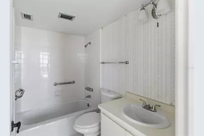 4485 Gulf Of Mexico Drive #402, Longboat Key, FL 34228 - Photo 9