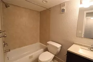 2700 Coconut Bay Ln, Sarasota, FL 34237 - Photo 9