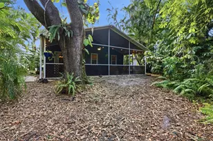 331 Bearded Oaks Cir, Sarasota, FL 34232 - Photo 21