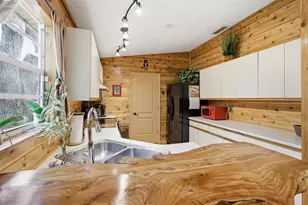 331 Bearded Oaks Cir, Sarasota, FL 34232 - Photo 9