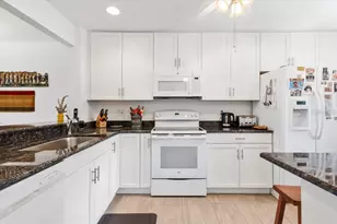 1519 Pelican Point Dr, Sarasota, FL 34231 - Photo 5