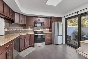 3332 Thornwood Rd, Sarasota, FL 34231 - Photo 11