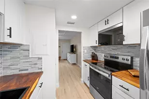 117 7th St N, Bradenton Beach, FL 34217 - Photo 9