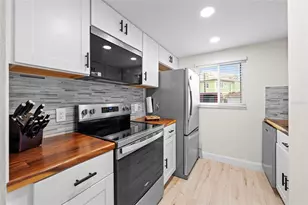 117 7th St N, Bradenton Beach, FL 34217 - Photo 9