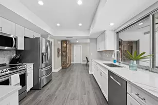 2426 River Ridge Dr, Sarasota, FL 34239 - Photo 13