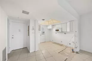 2110 Benjamin Franklin Dr, Sarasota, FL 34236 - Photo 11