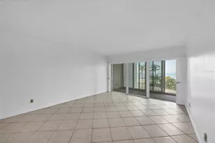 2110 Benjamin Franklin Dr, Sarasota, FL 34236 - Photo 15