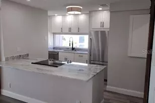 1013 W Peppertree Dr, Sarasota, FL 34242 - Photo 15