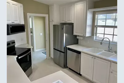 5651 Modena Place, Sarasota, FL 34238 - Photo 9