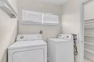 4388 Rayfield Dr, Sarasota, FL 34243 - Photo 17