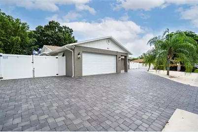 1011 67th Avenue Drive W, Bradenton, FL 34207 - Photo 3