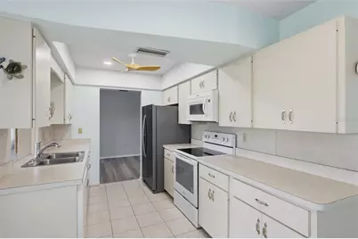 3905 Joyce Drive, Bradenton, FL 34208 - Photo 9