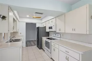 3905 Joyce Dr, Bradenton, FL 34208 - Photo 9