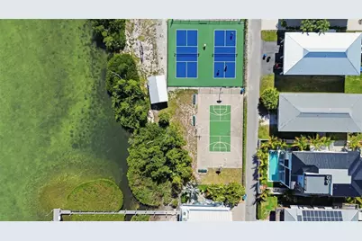 2502 Avenue B, Bradenton Beach, FL 34217 - Photo 67