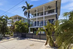 2502 Avenue B, Bradenton Beach, FL 34217 - Photo 3