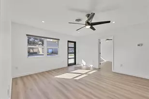 2435 Eugene St, Sarasota, FL 34231 - Photo 11