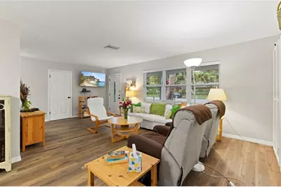 1053 66th Avenue S, Saint Petersburg, FL 33705 - Photo 3