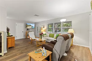 1053 66th Ave S, Saint Petersburg, FL 33705 - Photo 3