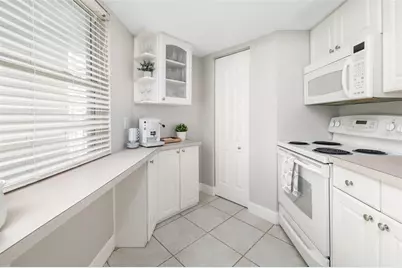 1770 Benjamin Franklin Drive #203, Sarasota, FL 34236 - Photo 5