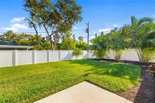 2576 Wood St, Sarasota, FL 34237 - Photo 49