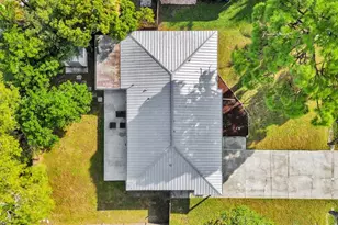 2127 Lee Ln, Sarasota, FL 34231 - Photo 37