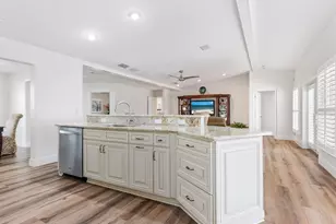 5348 Shadow Lawn Dr, Sarasota, FL 34242 - Photo 11