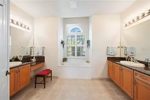 6514 41st Ct E, Sarasota, FL 34243 - Photo 13