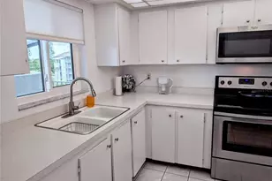 3494 Lake Bayshore Dr, Bradenton, FL 34205 - Photo 9