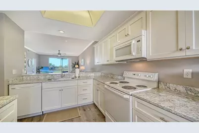 8750 Olde Hickory Avenue #9207, Sarasota, FL 34238 - Photo 13