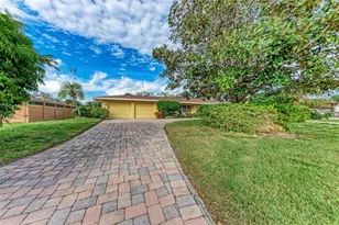 3310 Mineola Dr, Sarasota, FL 34239 - Photo 7