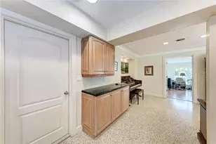 3310 Mineola Dr, Sarasota, FL 34239 - Photo 19