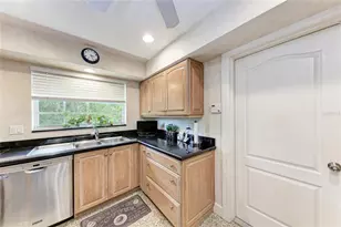 3310 Mineola Dr, Sarasota, FL 34239 - Photo 13