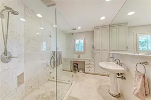 3310 Mineola Dr, Sarasota, FL 34239 - Photo 9