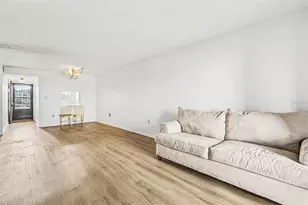 3723 Lake Bayshore Dr, Bradenton, FL 34205 - Photo 5