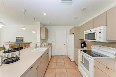 2660 Davis Boulevard, Sarasota, FL 34237 - Photo 23