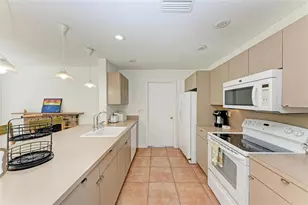 2660 Davis Blvd, Sarasota, FL 34237 - Photo 23