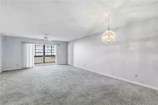 1055 W Peppertree Dr, Sarasota, FL 34242 - Photo 5