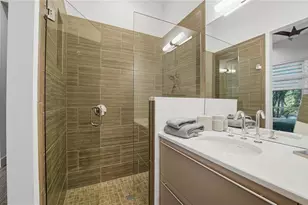 209 Cosmopolitan Ct, Sarasota, FL 34236 - Photo 41