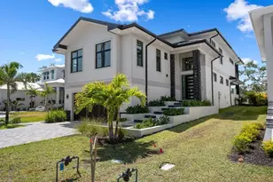 527 Venice Ln, Sarasota, FL 34242 - Photo 3