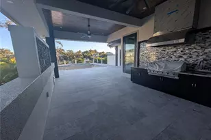 527 Venice Ln, Sarasota, FL 34242 - Photo 5