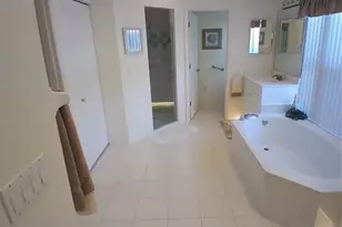 7476 Eleanor Cir, Sarasota, FL 34243 - Photo 21