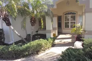 7476 Eleanor Cir, Sarasota, FL 34243 - Photo 3