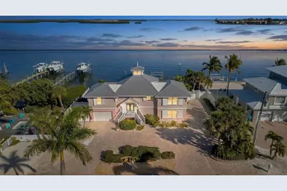 2215 Avenue A, Bradenton Beach, FL 34217 - Photo 7