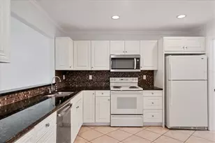 3930 Center Gate Cir, Sarasota, FL 34233 - Photo 11