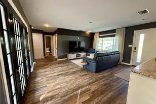 2126 Craft Ln, Sarasota, FL 34239 - Photo 9