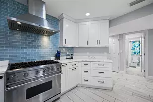 1862 Del Robles Dr, Clearwater, FL 33764 - Photo 17