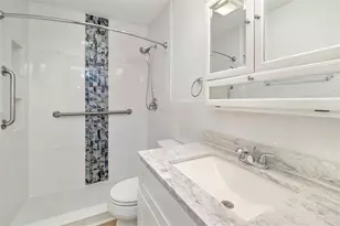 203 47th Ave Dr W, Bradenton, FL 34207 - Photo 5