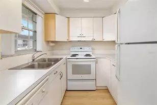 203 47th Ave Dr W, Bradenton, FL 34207 - Photo 3